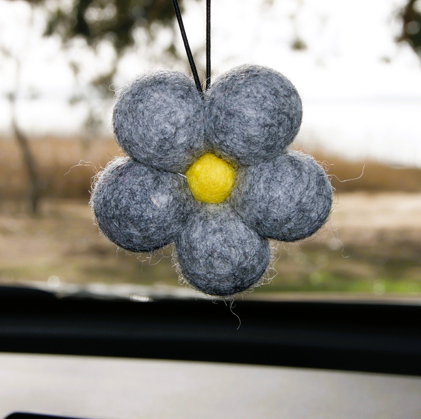 Marbled Light Grey Daisy